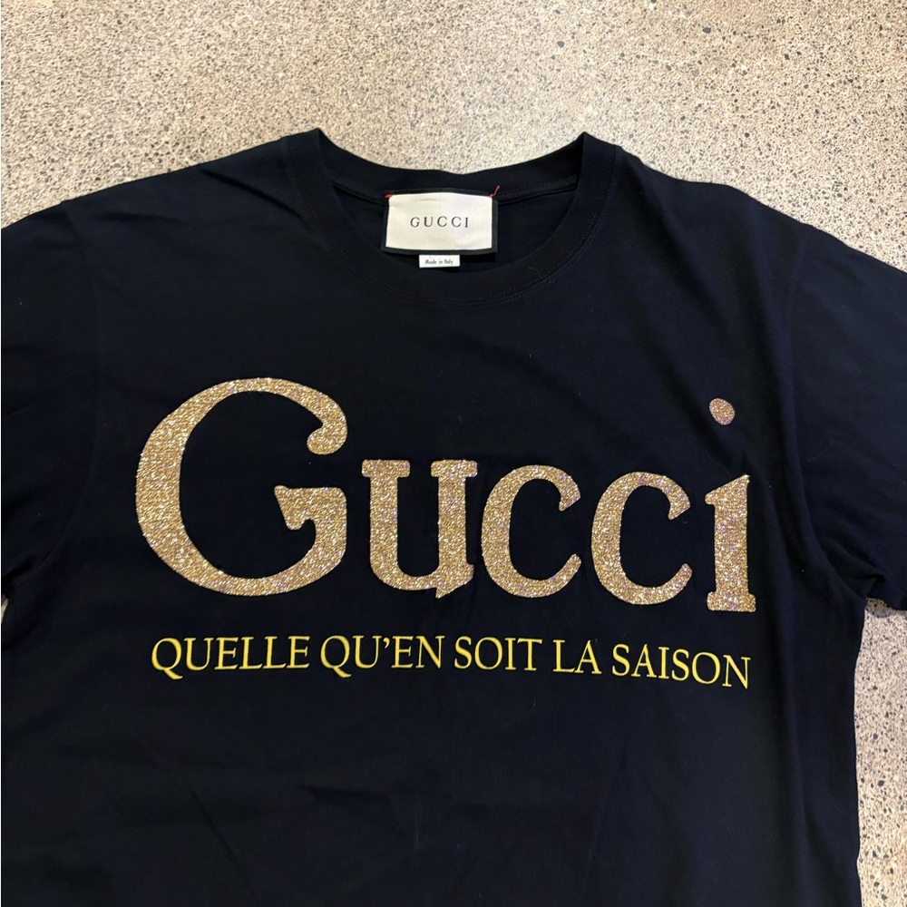 Gucci ‘Quelle Qu'en Soit La Saison' Graphic Print T-Shirt - Picture 2 of 3